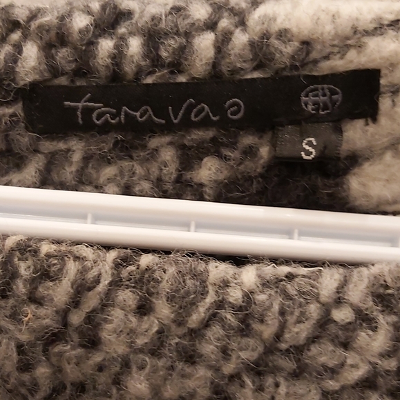 Taravao geometric wool sweater - Picture 2 of 8